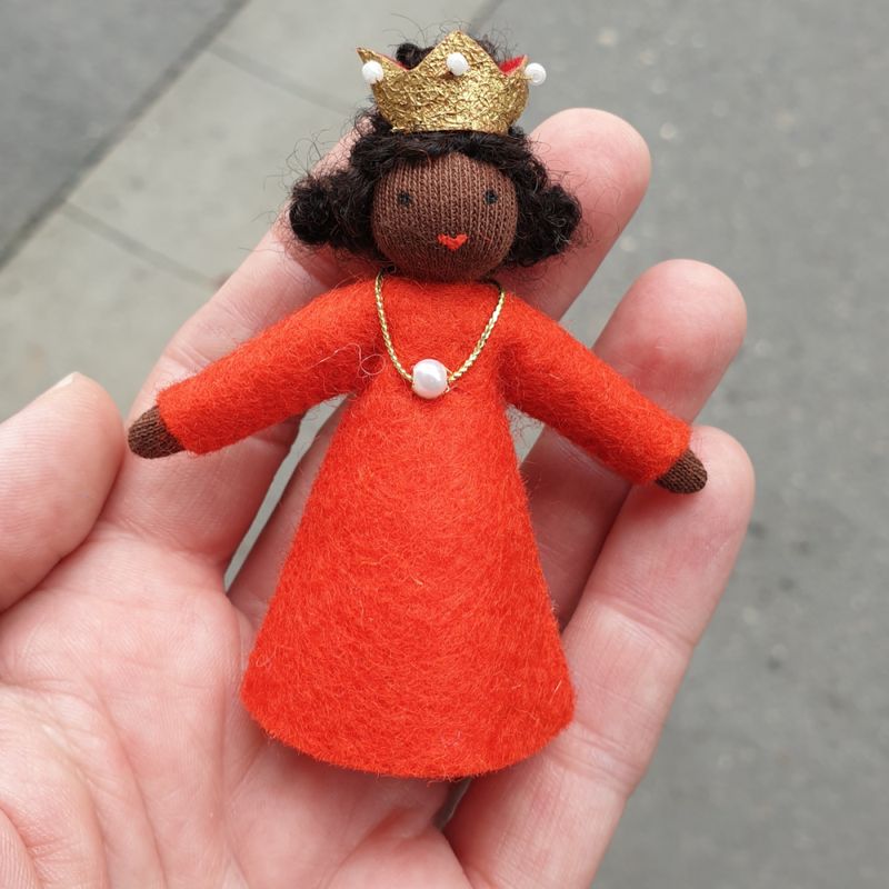 Ambrosius figur prinsesse krøller, mørk brun hud